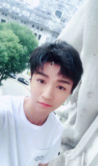 吃瓜娱乐王俊凯视频,萌态十足引网友热议